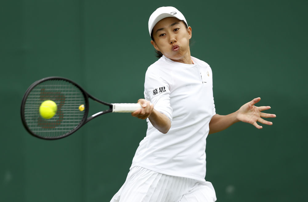 球拍轻盈的 球拍轻盈的